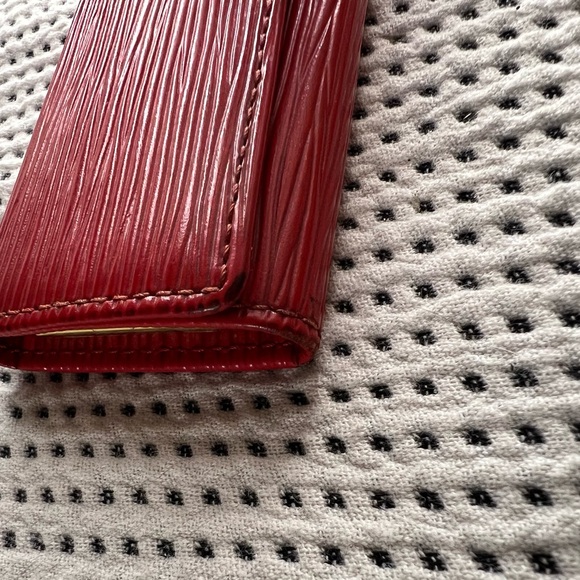 Louis Vuitton 4 Ring Epi Key Holder - Picture 7 of 15